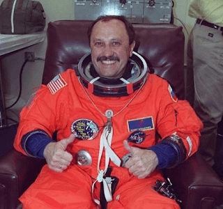 Entrevista en línea del Planetario de Madrid al cosmonauta Yuri Usachev